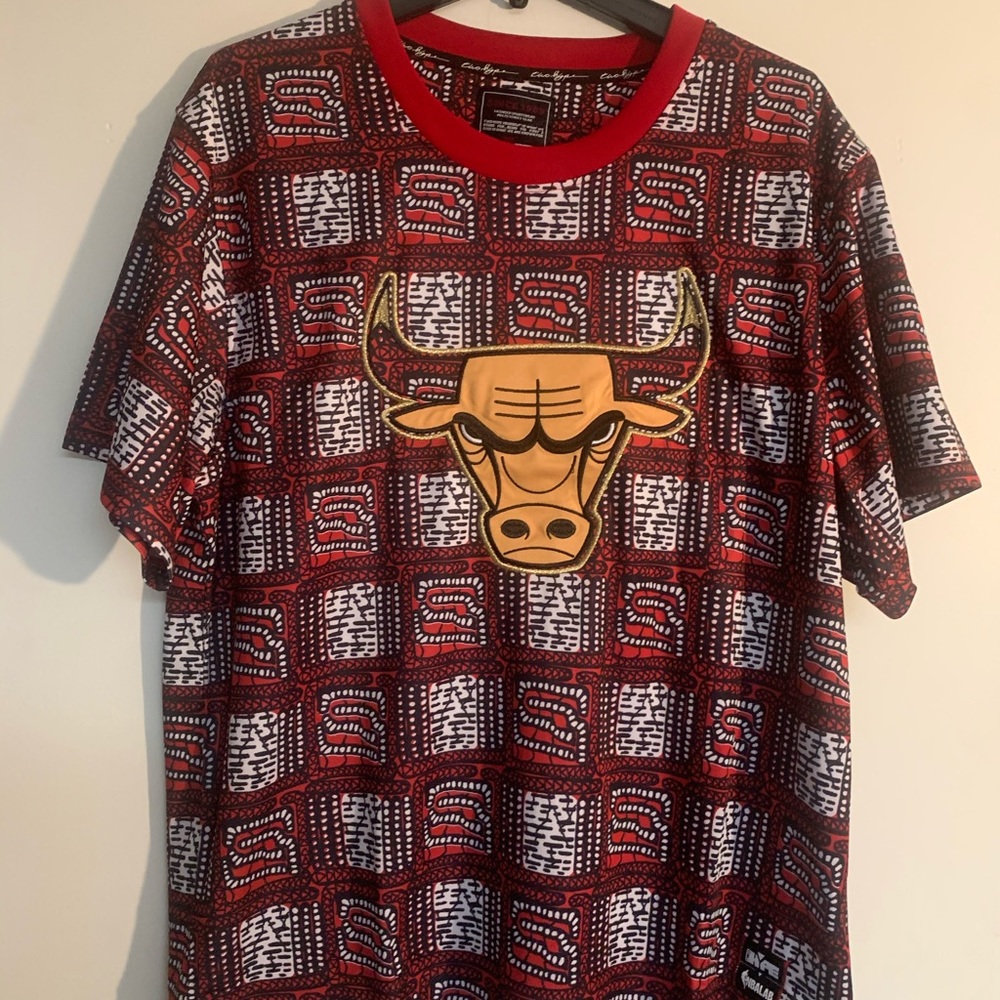 Chicago Bulls Two Hype Original 90's Kente Letter Performance T-Shirt - L